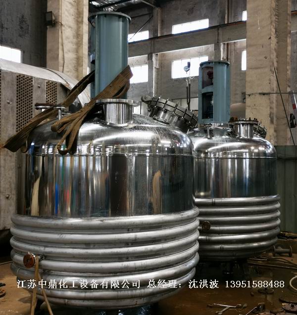 山东济宁某新材料有限公司 两台抛光反应釜水压试验